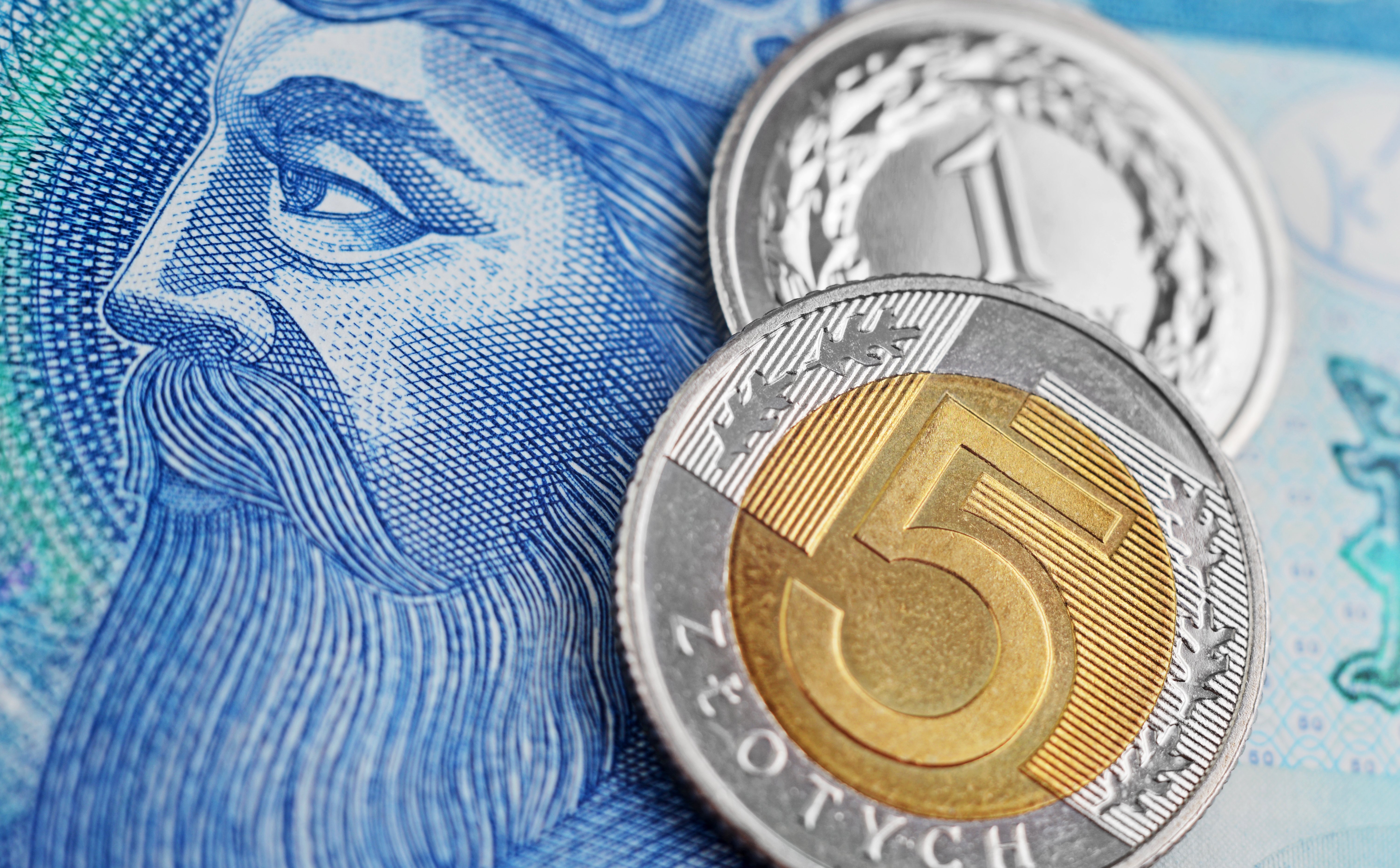 Złoty mocniejszy na początku tygodnia