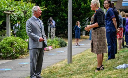 Książę Karol po COVID-19 nie odzyskał w pełni węchu i smaku
