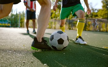 Boiska szkolne oraz hale będą udostępniane zgodnie z zasadami akcji „Otwarte boiska”