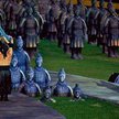Jedną z atrakcji „Turandot” były posągi skamieniałych żołnierzy. Inspiracją dla reżysera i scenograf
