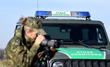 Po stronie Białorusi z samochodu puszczany jest płacz dziecka