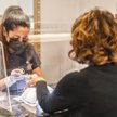 Koronawirus. Dziury w obostrzeniach: manicure - nie, pedicure - tak