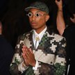 Pharrell Williams wyszedł na wybieg w finale swojego debiutanckiego pokazu męskiej kolekcji Louis Vu