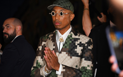 Pharrell Williams wyszedł na wybieg w finale swojego debiutanckiego pokazu męskiej kolekcji Louis Vu