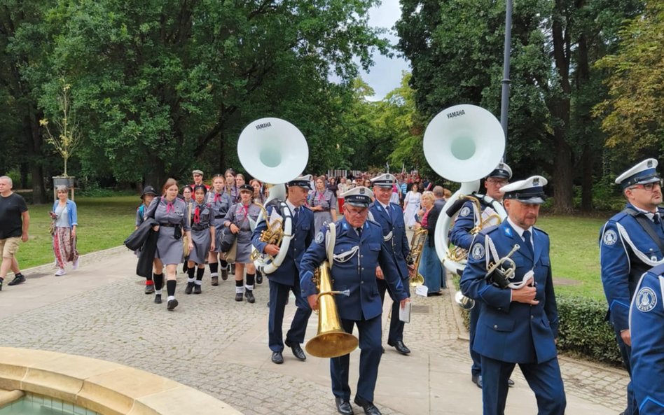 Nie zabrakło pocztów sztandarowych i orkiest reprezentacyjnych
