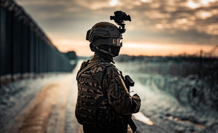 Żołnierz na granicy z Białorusią.