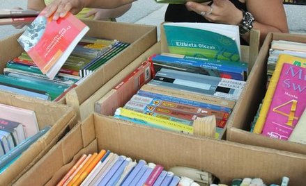 Podręcznik o biedzie pod patronatem... Ministerstwa Pracy