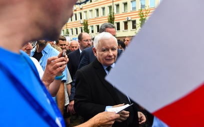 Wicepremier, prezes PiS Jarosław Kaczyński podczas spotkania z mieszkańcami Sokołowa Podlaskiego, 26