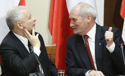 Po dymisji Antoniego Macierewicza spekulowano, że rychło odejdzie on z PiS