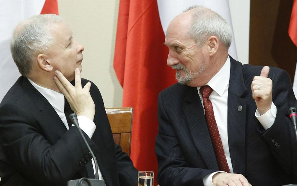 Po dymisji Antoniego Macierewicza spekulowano, że rychło odejdzie on z PiS