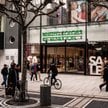 Benetton był symbolem lat 90. Popularność zapewniał marce między innymi śmiały marketing i głośne ka