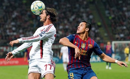 Tydzień temu na San Siro było 0:0. Luca Antonini (z lewej) walczy z Alexisem Sanchezem