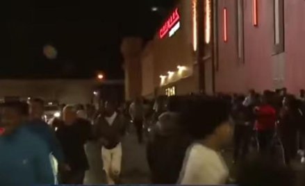 Rozruchy pod jednym z centrów handlowych