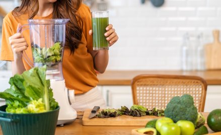 Polacy coraz chętniej przechodzą na weganizm.