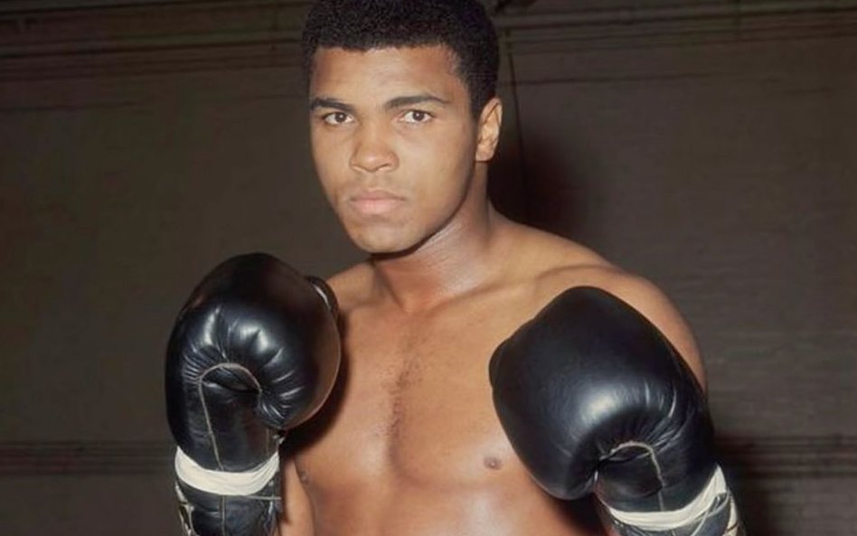 MUHAMMAD ALI (17 STYCZNIA 1942 R. - 3 CZERWCA 2016 R.) W wieku 74 lat zmarł w USA słynny mistrz boks