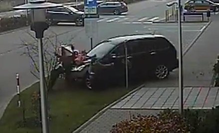 W listopadzie ub. roku 92-latek kierujący tym samochodem potrącił dwie piesze na chodniku