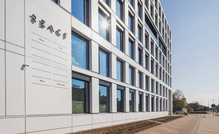 Echo sprzedało React