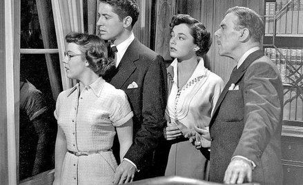 “Nieznajomi z pociągu“ (1951) to jeden z klasycznych obrazów Hitchcocka. Współautorem scenariusza by