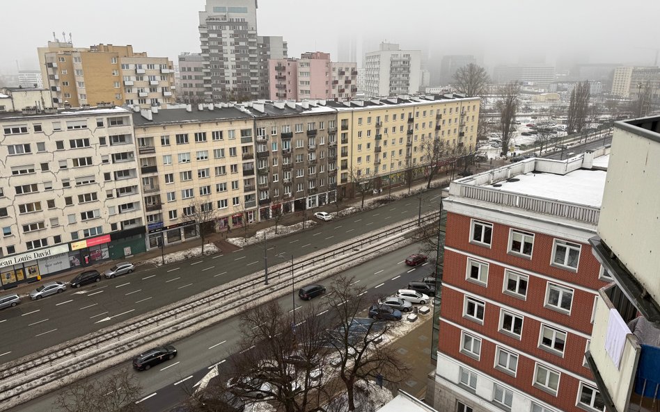 Obecnie kierowcy jadący w stronę centrum część trasy muszą pokonać ulicami Niemcewicza i Grójecką