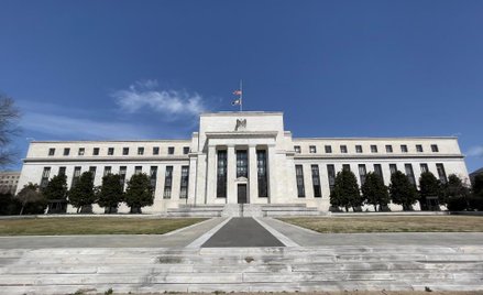 Poranek maklerów: Fed nie zaskakuje, Facebook wywołuje konsternację