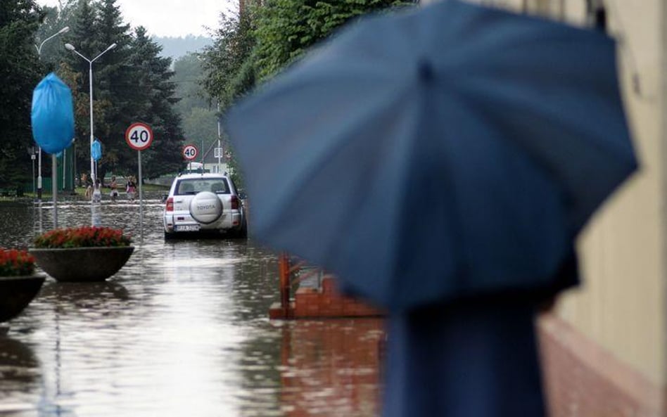 Silne deszcze w centrum i na południu - ostrzeżenie IMiGW