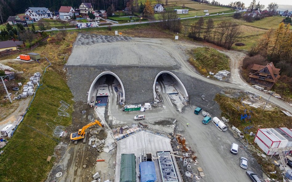 Tunel na Zakopiance z kolejnymi opóźnieniami
