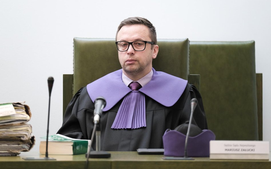 Sędzia Mariusz Załucki na sali Sądu Najwyższego