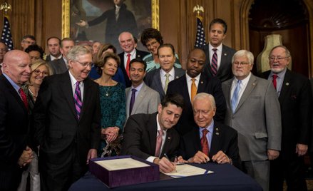 Kłopotliwy podatkowy prezent Donalda Trumpa