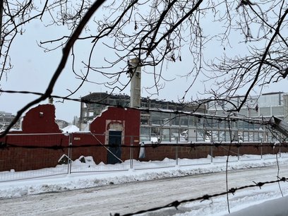 Znikają kolejne zabudowania Fabryki Samochodów Osobowych, powstać ma wielkie nowe miasto