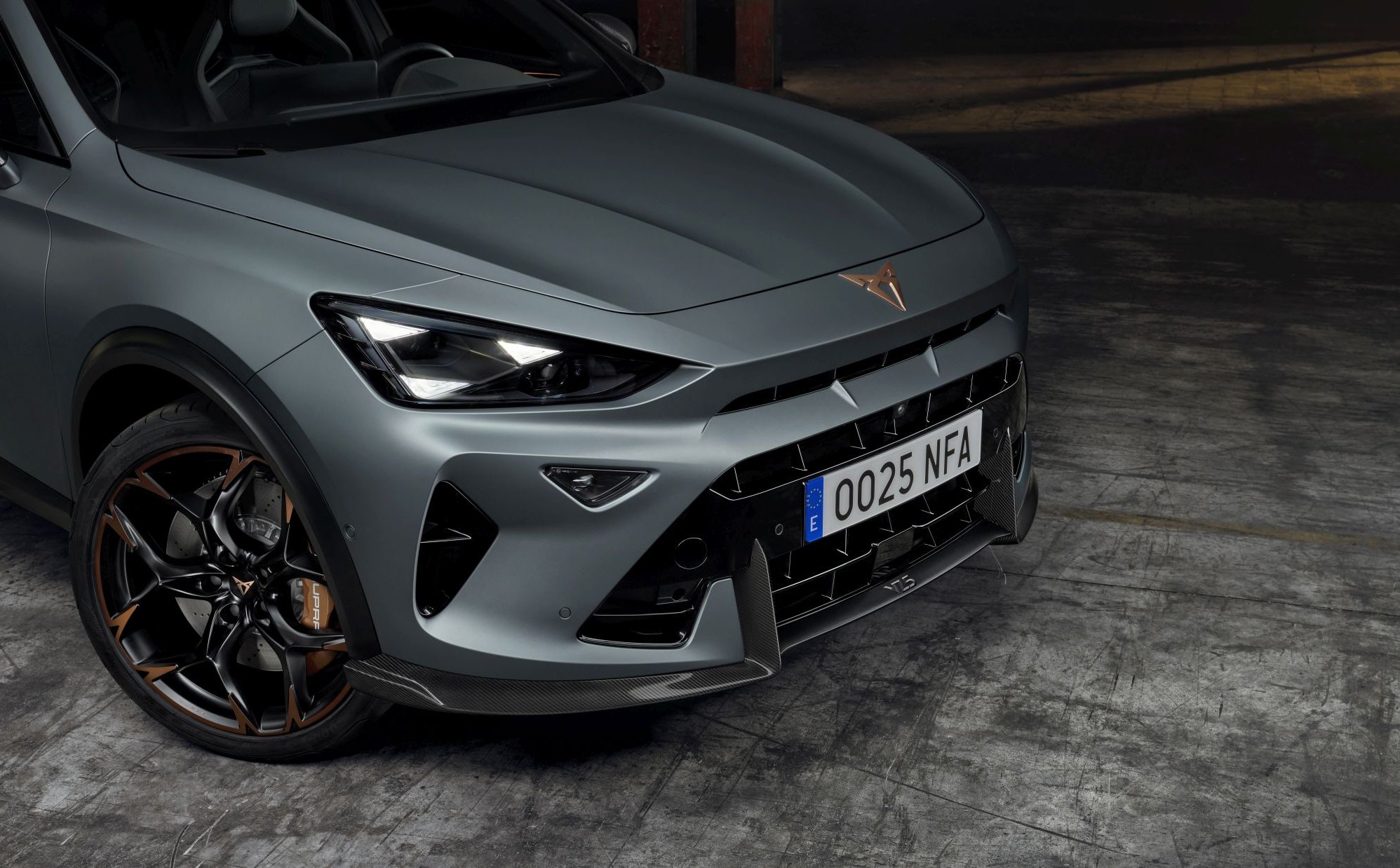 Niespodzianka od Cupry. Do oferty wraca 5-cylindrowy silnik spalinowy