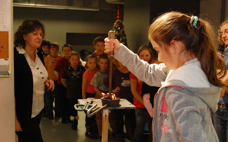 Wybijanie szklanych monet