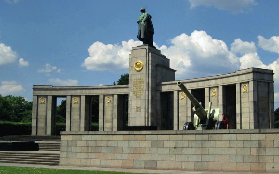 Mauzoleum poległych żołnierzy sowieckich w parku Tiergarten