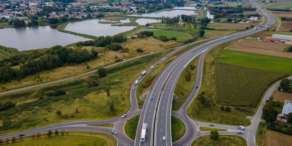 Przewoźnicy drogowi notują malejące marże i coraz ostrożniej inwestują w tabor