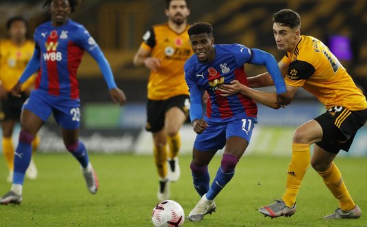 30 października 2020. Max Kilman (z prawej) próbuje powstrzymać szarżującego Wilfrieda Zahę z Crysta