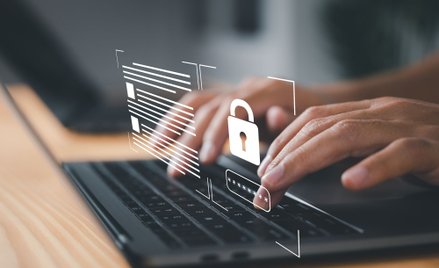 Ponad 7 mln pracowników na celowniku hakerów. Przez pracodawców