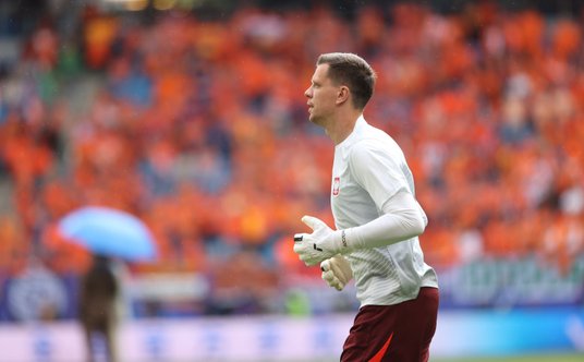 Bramkarz piłkarskiej reprezentacji Polski Wojciech Szczęsny przed meczem grupy D piłkarskich mistrzo