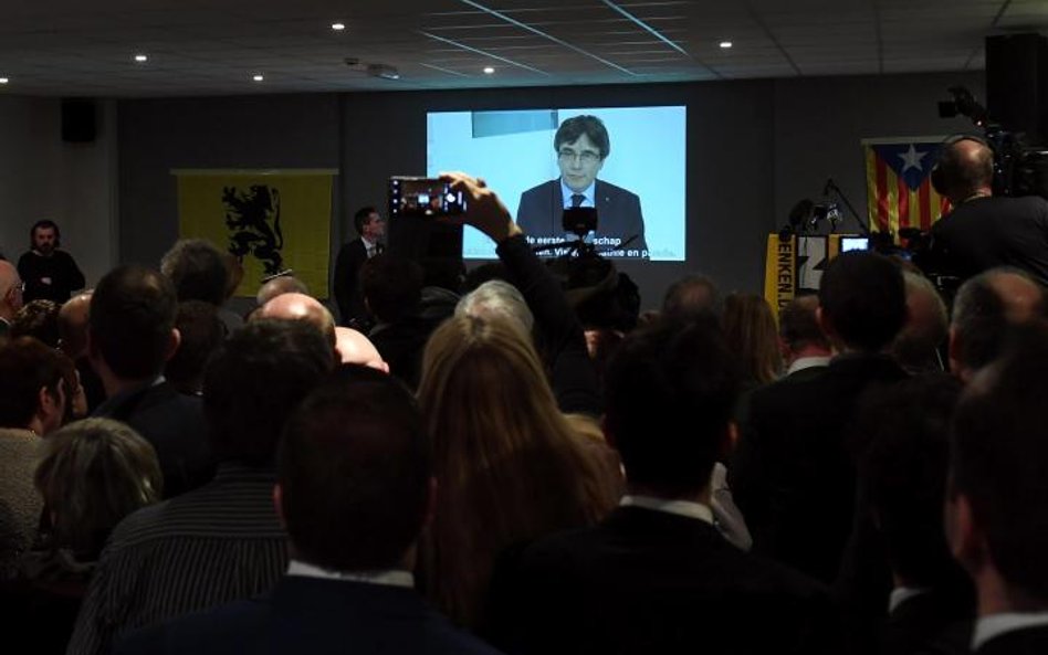 Trybunał konstytucyjny uznał, że Carles Puigdemont nie może rządzić Katalonią z brukselskiego wygnan
