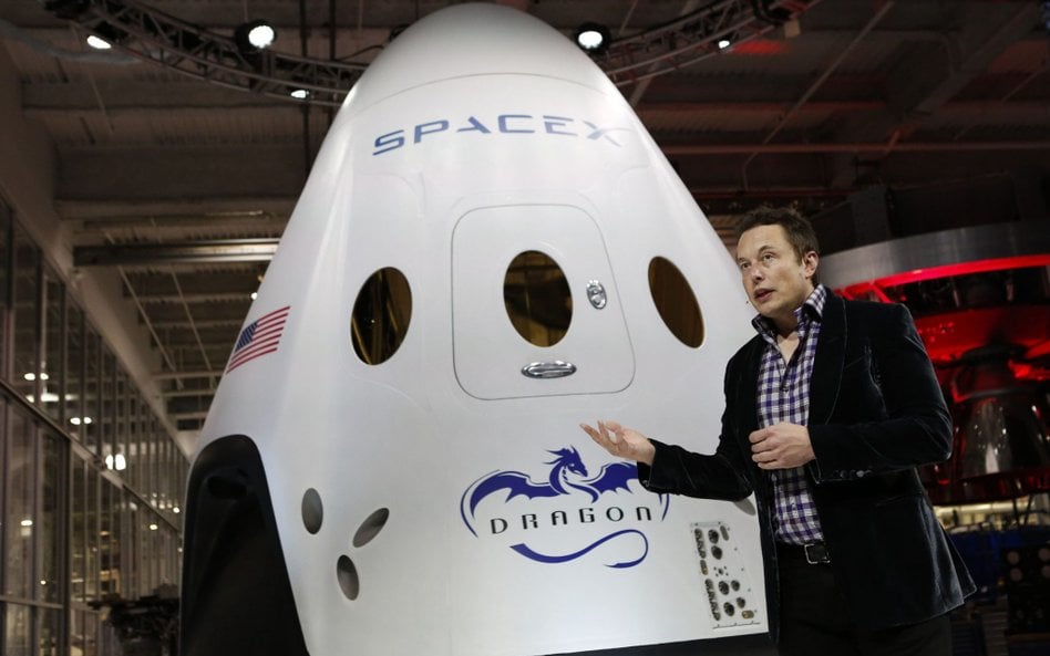 Historyczny lot załogowy SpaceX odwołany. Przez pogodę