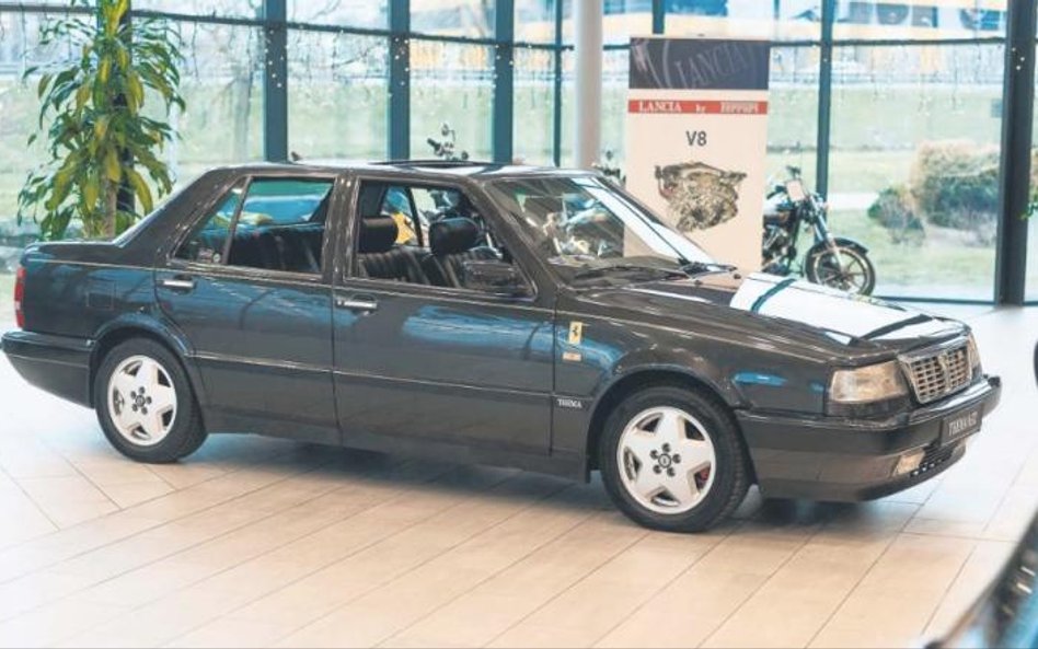 Lancia Thema 8.32 z silnikiem Ferrari to obiekt marzeń wielu kierowców. Klasyczne linie były modne w