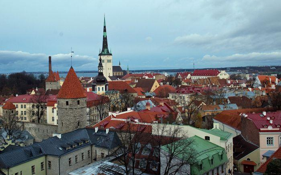 Dwie linie lotnicze uziemione, jedna uratowana