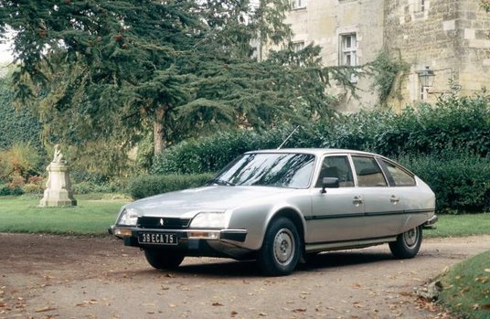 Citroen CX okazał się godnym następcą legendarnego DS. Wóz był wytwarzany w kilku wersjach nadwozia 