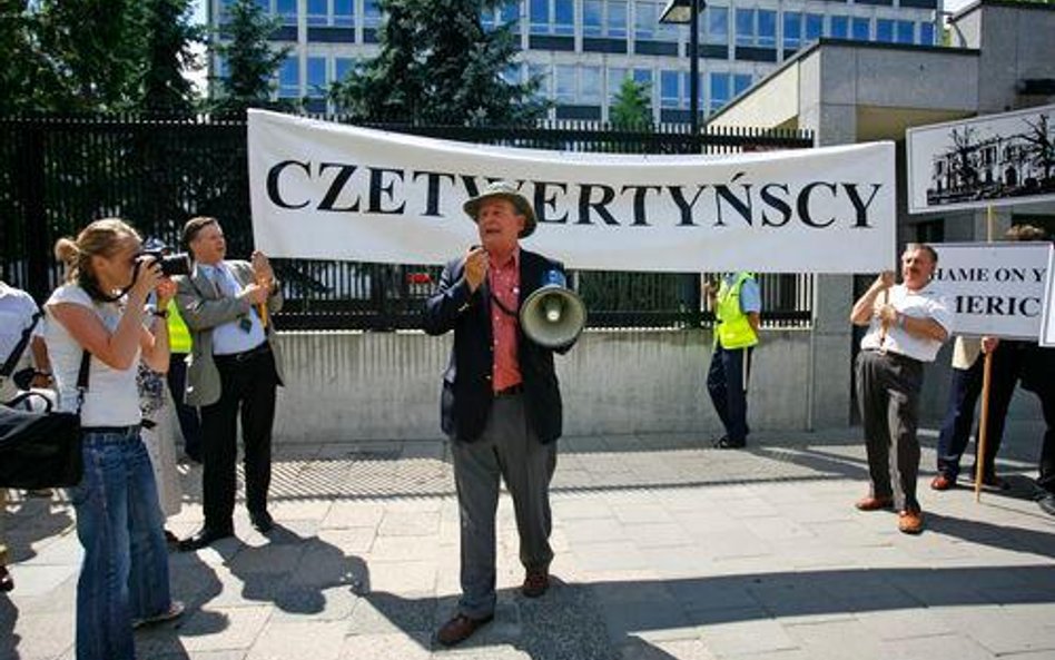 W 2006 r. Czetwertyńscy zorganizowali pikietę przed ambasadą USA
