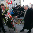 PiS: pod Pałacem gromadzą się ci, którzy chcą uczcić pamięć ofiar.