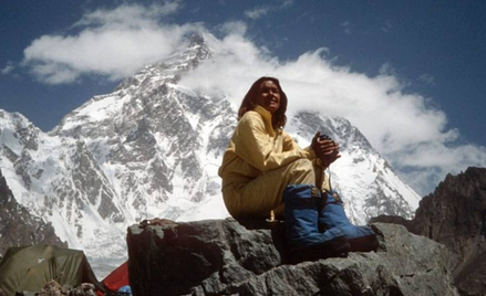 Polska alpinistka i himalaistka Wanda Rutkiewicz (1943–1992) w obozie bazowym podczas francuskiej wy
