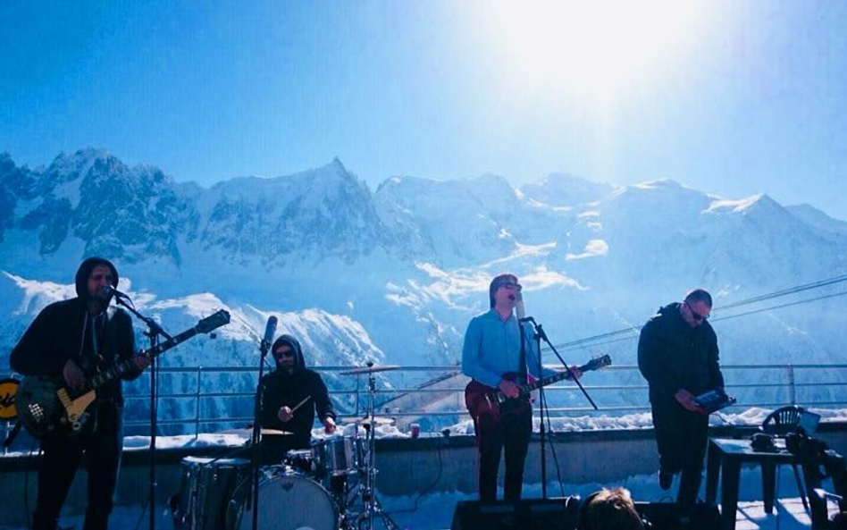 Trupa Trupa podczas koncertu pod szczytem Mont Blanc we Francji