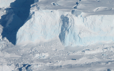 Naukowcy proponują budowę wokół lodowca Thwaitesa, znanego także jako „Lodowiec zagłady”, kurtyny o 