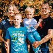 Palina i Andrej Szarendowie z synami. W szczęśliwych czasach archiwum