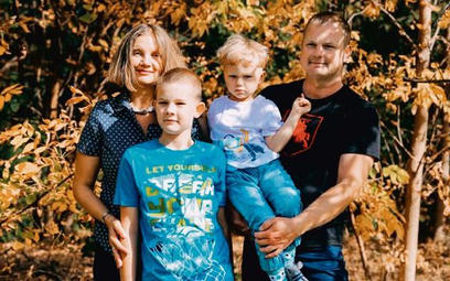Palina i Andrej Szarendowie z synami. W szczęśliwych czasach archiwum