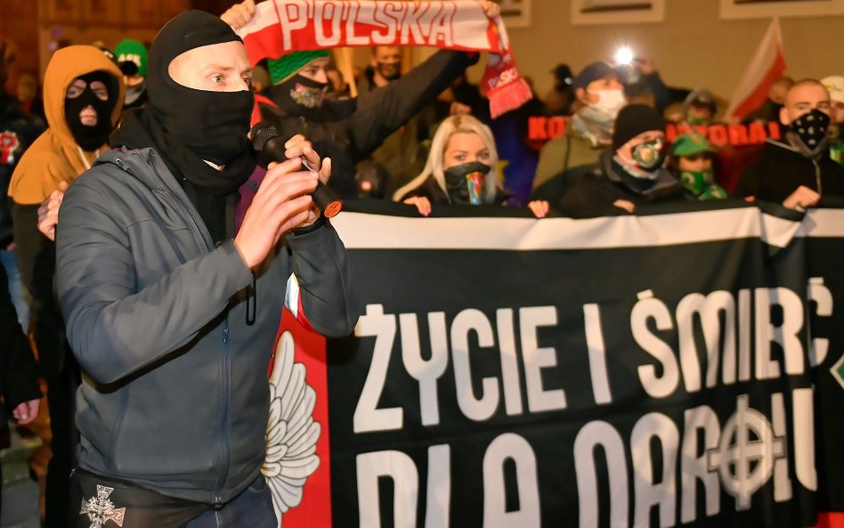 Były ksiądz Jacek M. podczas marszu zorganizowanego przez środowiska narodowe z okazji Narodowego Św