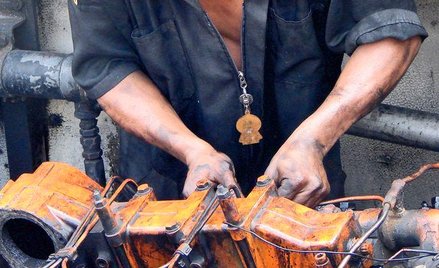 Naprawa auta po kolizji: jedni powiększają szkodę, drudzy zaniżają koszty naprawy
